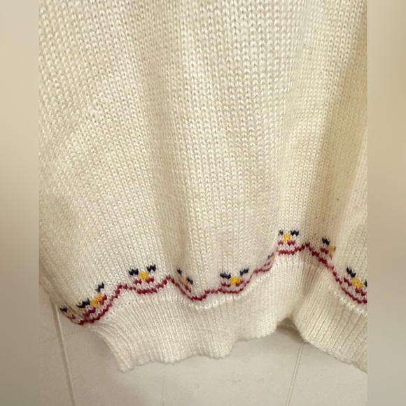 Vintage ‘80s White Crewneck Sweater with Floral Embroidery Women XL Cottagecore - Picture 4 of 9